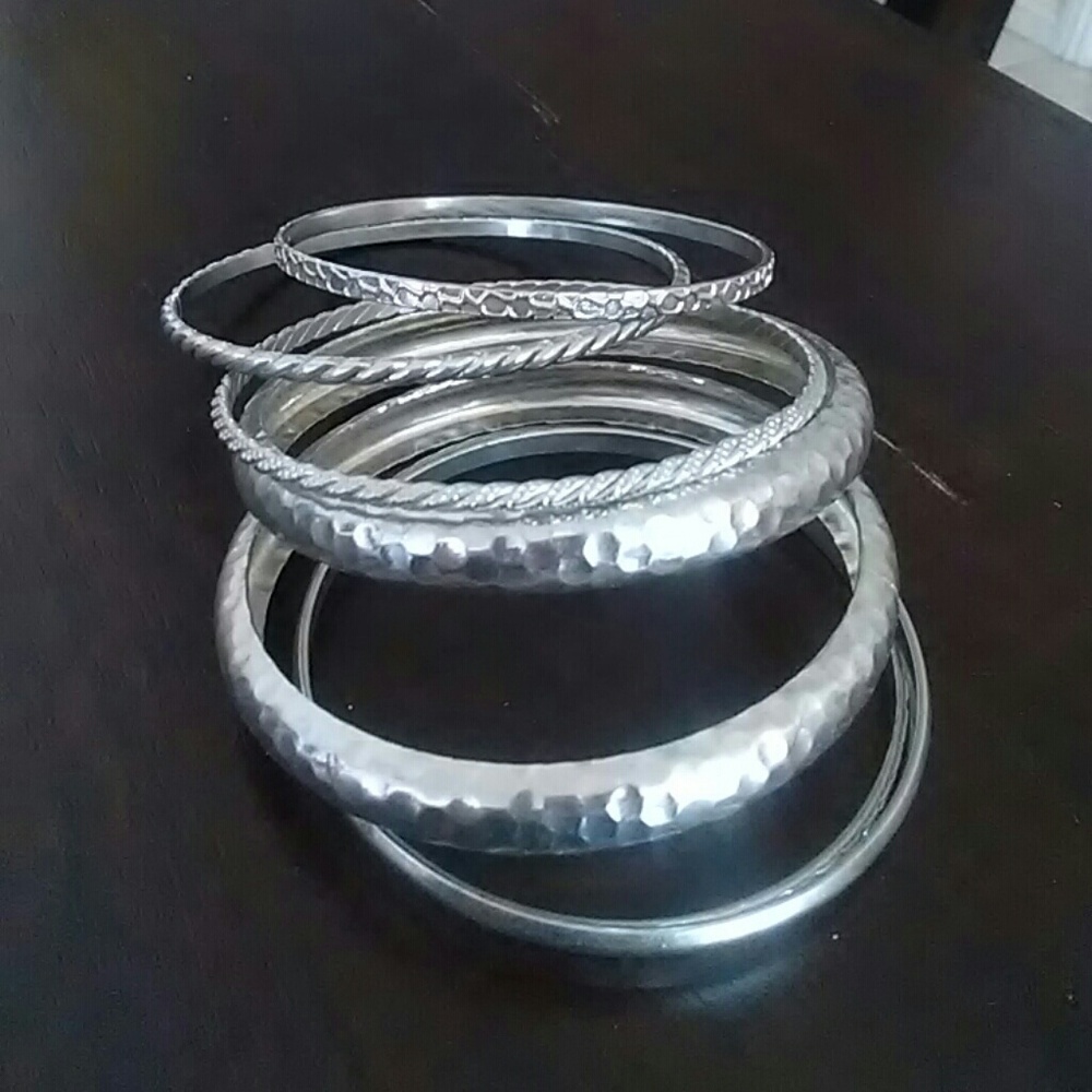 Silver bangle set